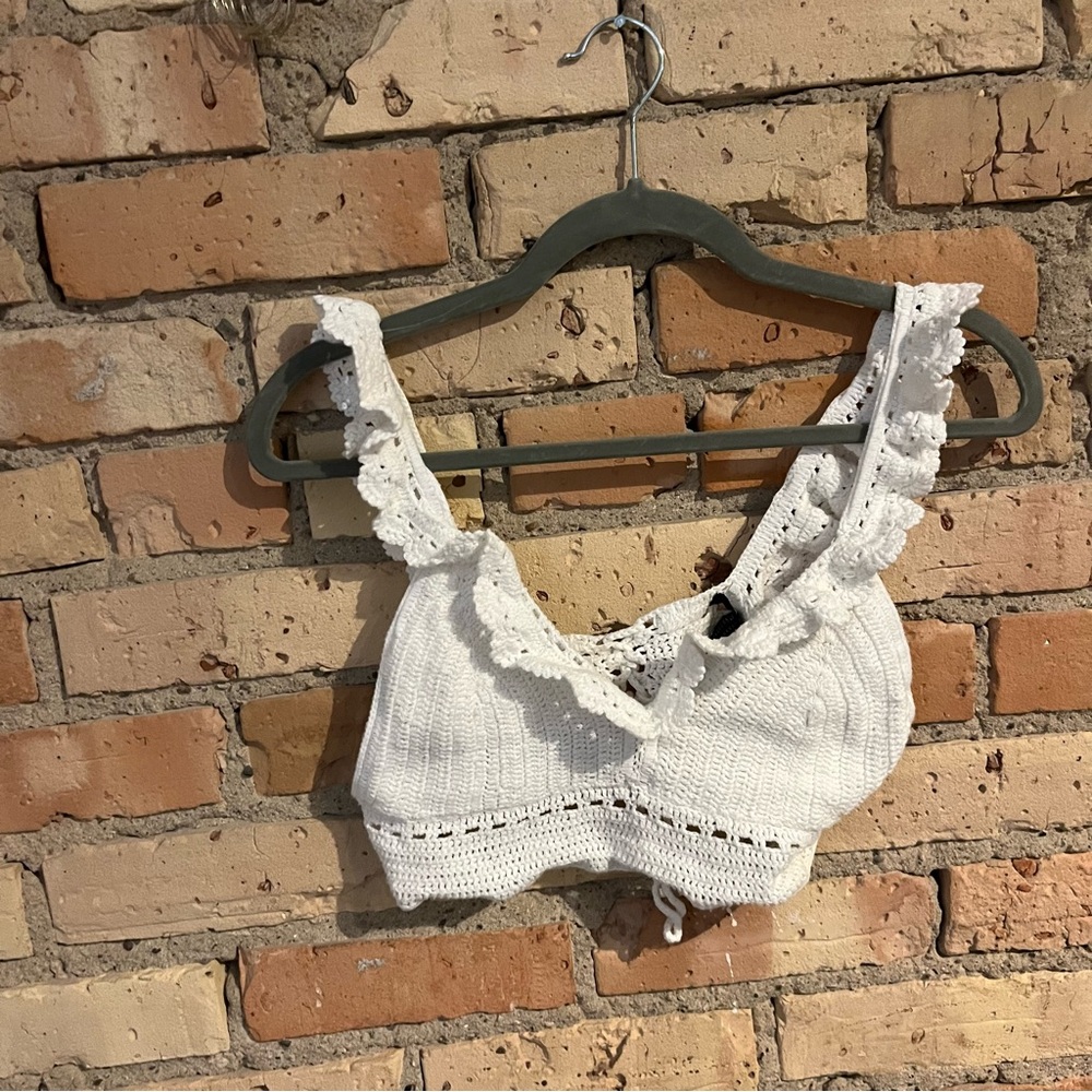 Forever 21 white knit crotchet crop top size M